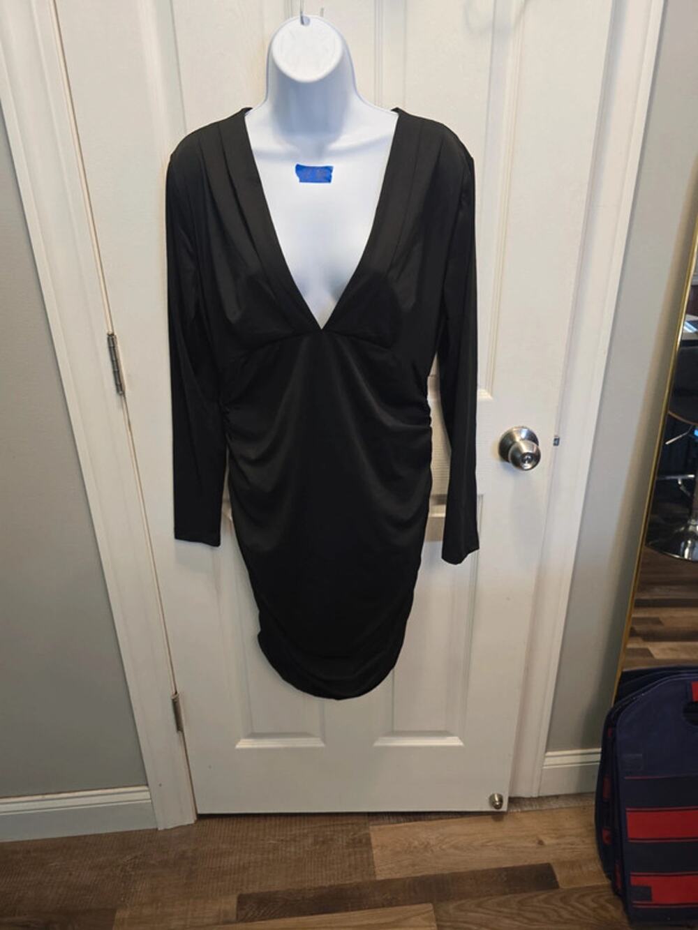 V34 black v neck long sleeve silky soft xl dress